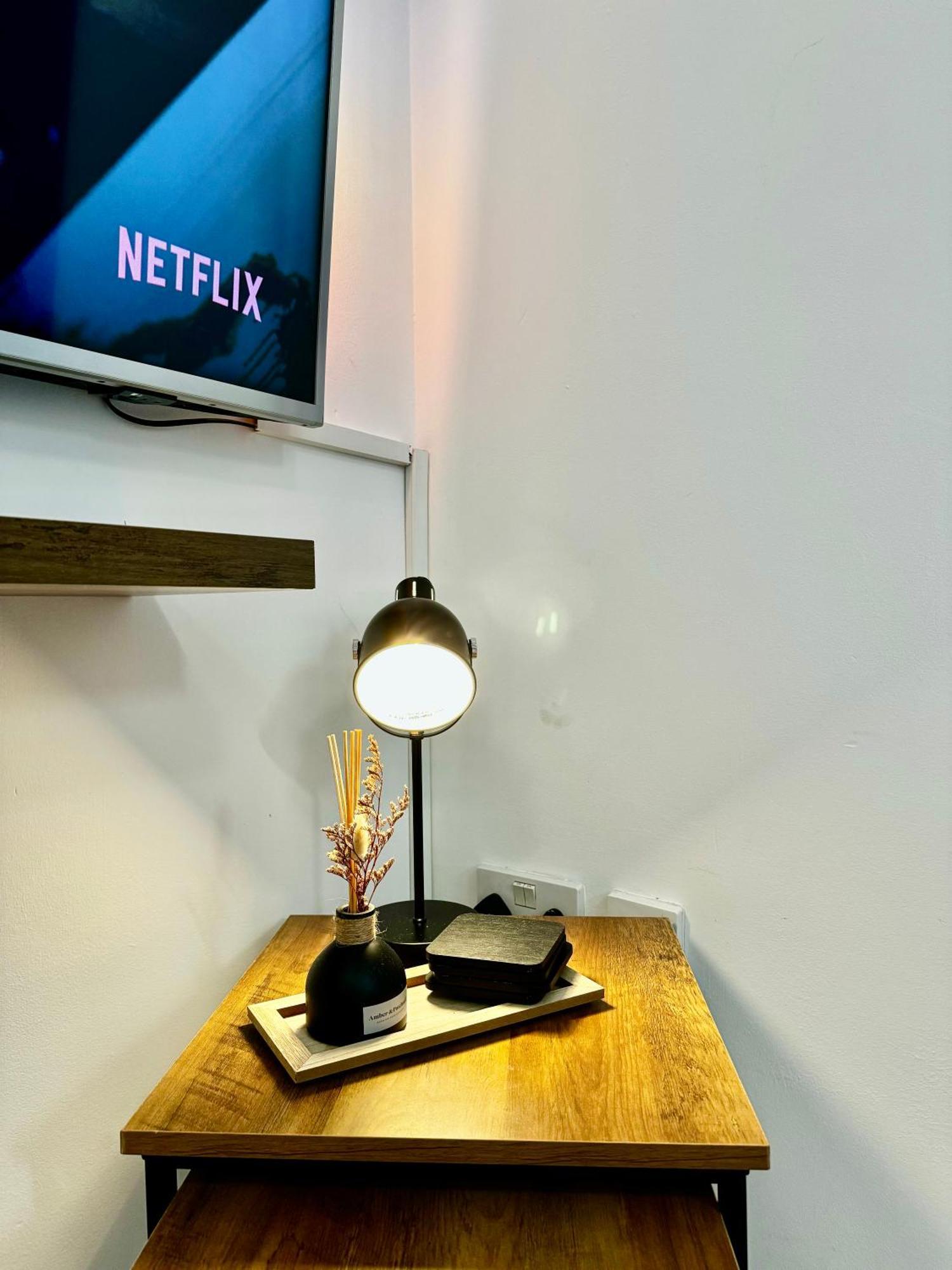 Rnm - Business Professional & Top Choice, Private Access & Entire Place, Kitchen & Washroom With Amenities, Smart Tv, Easy Access, Fast Wifi, Parking Nearby, Great Transport Links Halesowen Extérieur photo